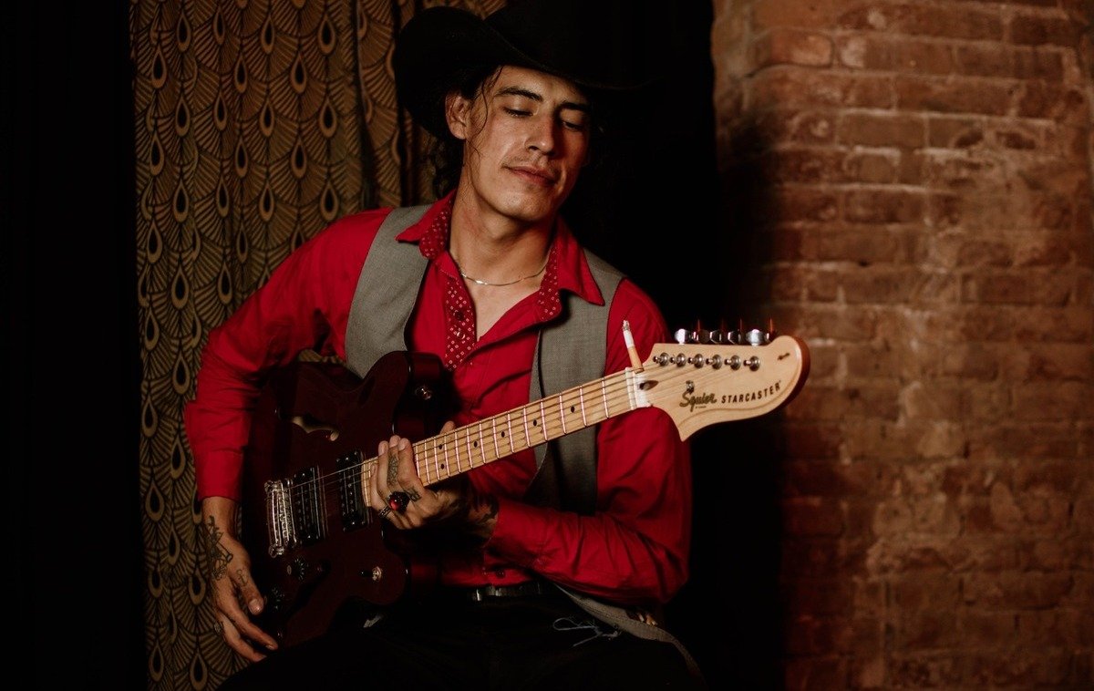 Sesiones de la Ardilla Amarilla, Charlie Alpez, espectáculo gratuito, cooperación voluntaria, cantautor lagunero