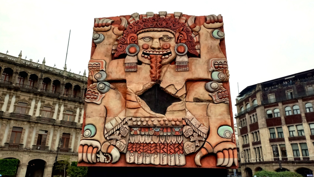 esculturas prehispánicas, Zócalo, México-Tenochtitlan, deidades, legado cultural, representación artística